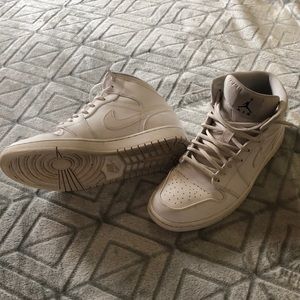 White air Jordan’s size 9